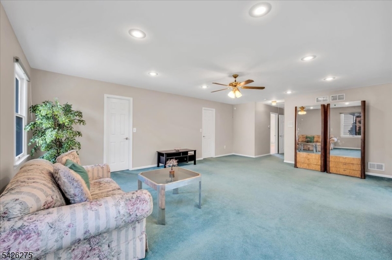 25 Solomon Dr