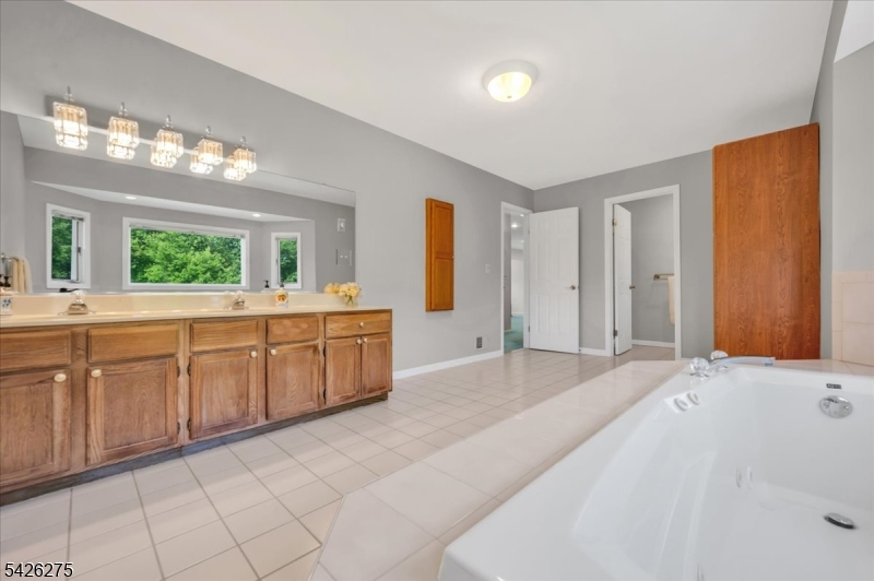 25 Solomon Dr