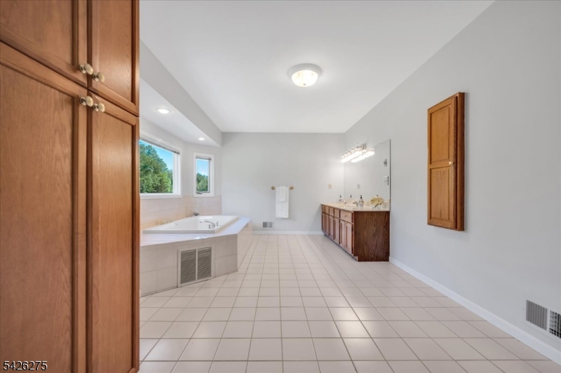 25 Solomon Dr