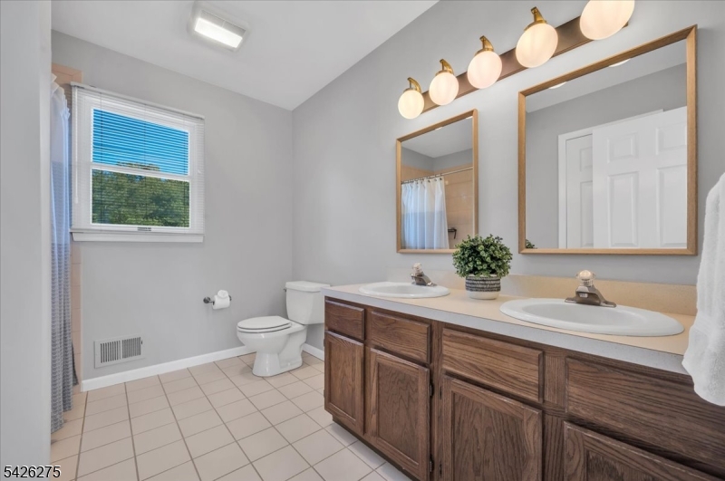 25 Solomon Dr