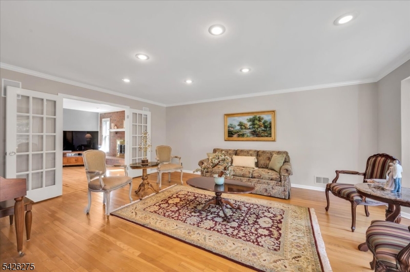 25 Solomon Dr