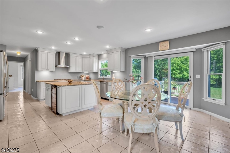 25 Solomon Dr