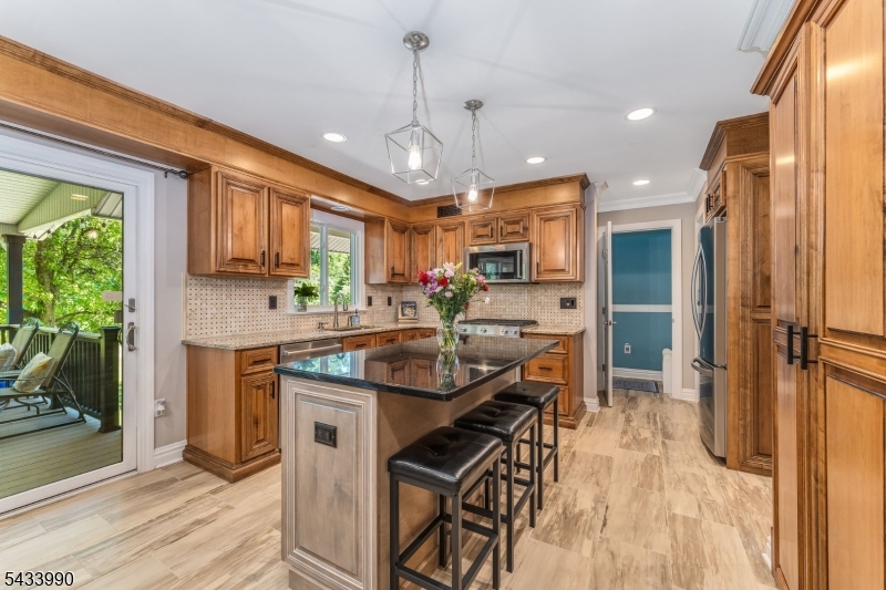 8 Shurts Rd