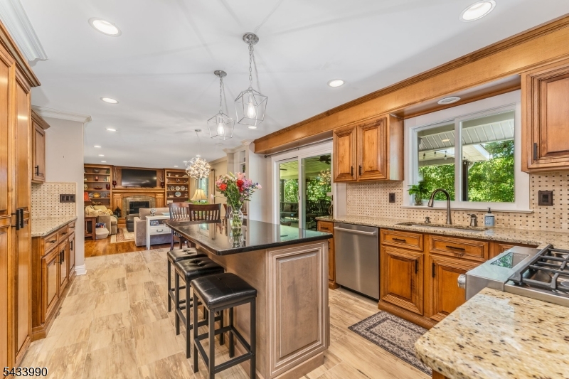 8 Shurts Rd