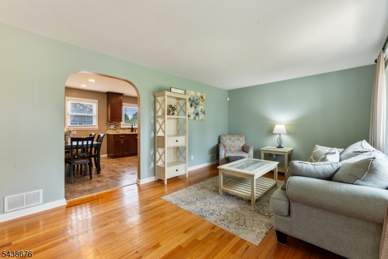 57 Desna St
