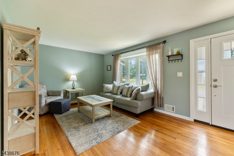 57 Desna St