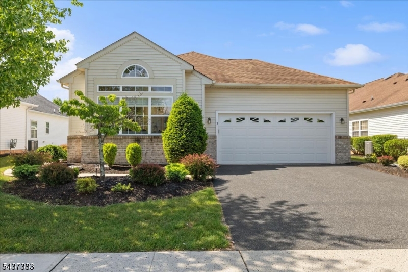 3 Daulton Dr
