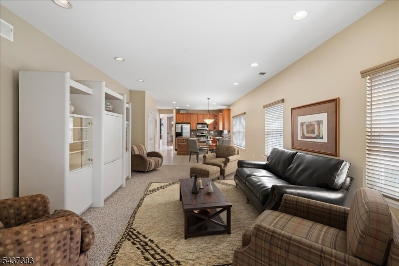 3 Daulton Dr