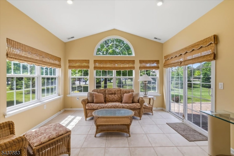 3 Daulton Dr