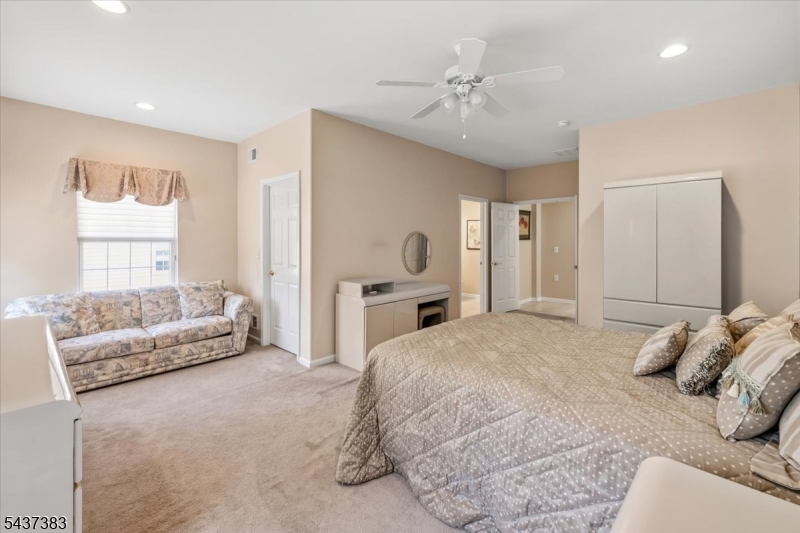 3 Daulton Dr