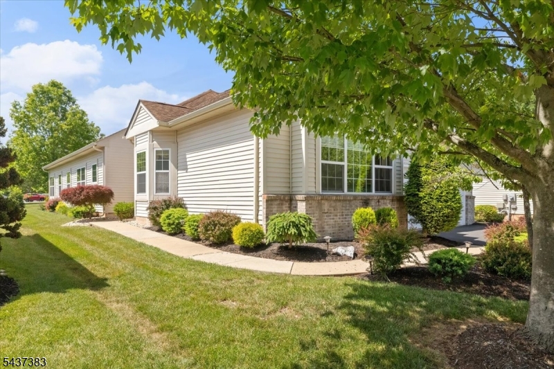 3 Daulton Dr