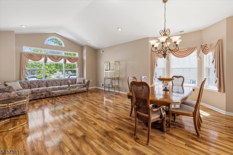 3 Daulton Dr