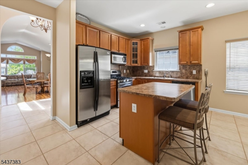 3 Daulton Dr