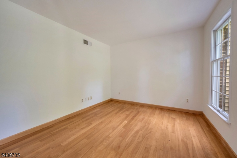 8 Glen Eagles Rd