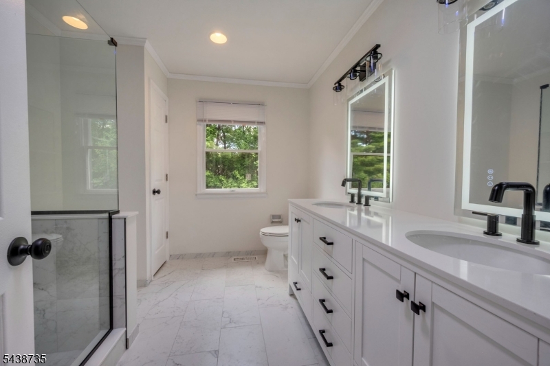 8 Glen Eagles Rd