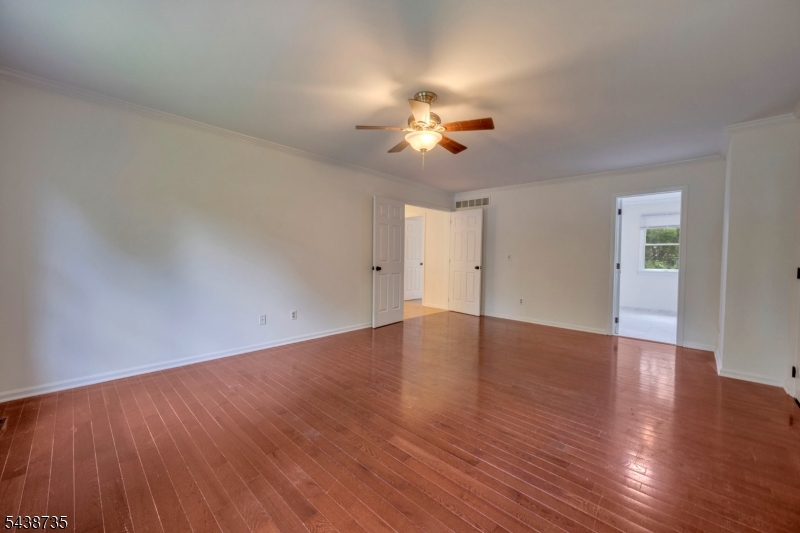 8 Glen Eagles Rd