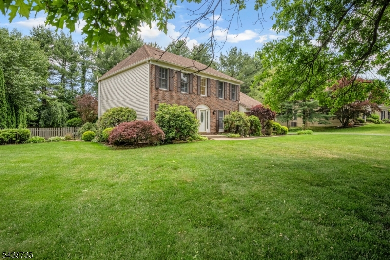 8 Glen Eagles Rd