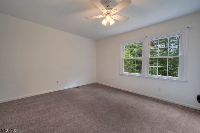 8 Glen Eagles Rd