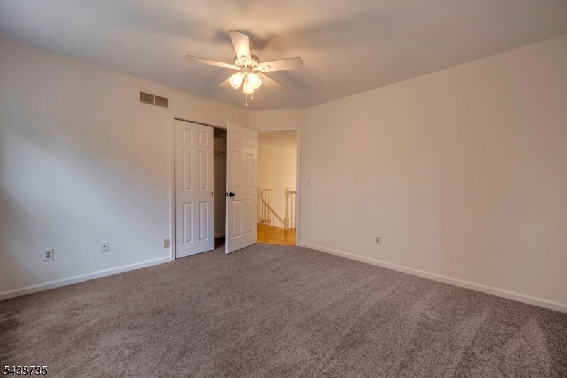 8 Glen Eagles Rd