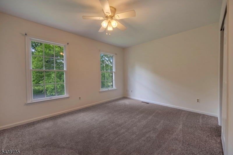 8 Glen Eagles Rd
