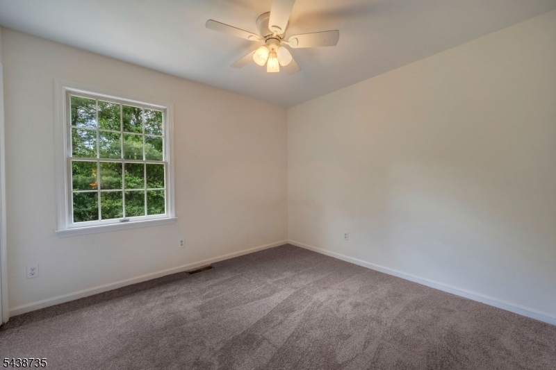 8 Glen Eagles Rd