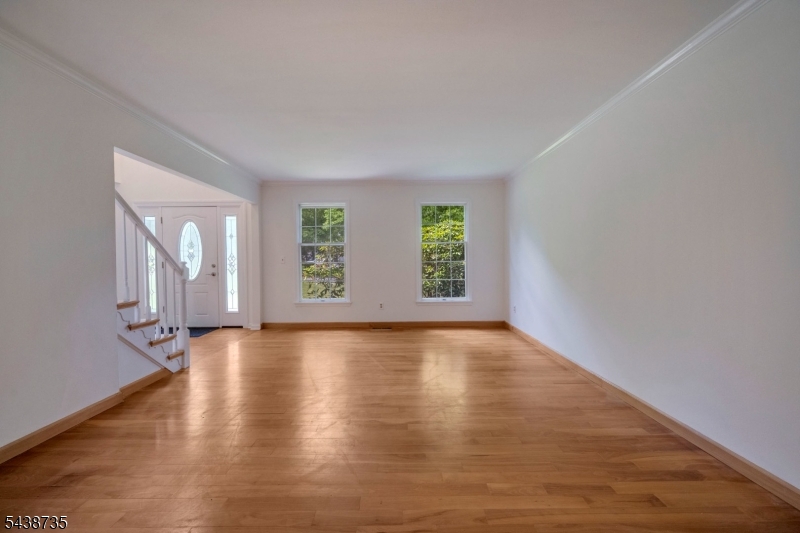 8 Glen Eagles Rd