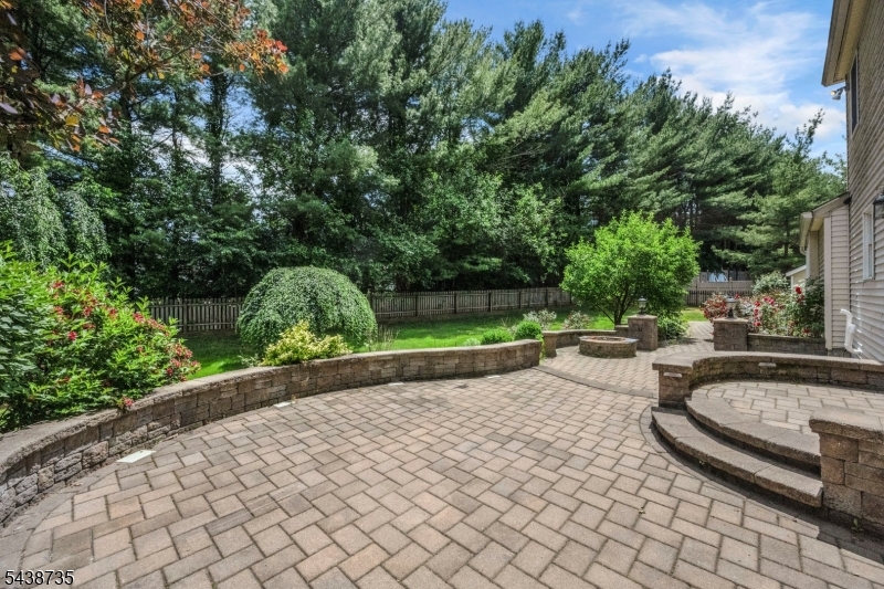 8 Glen Eagles Rd