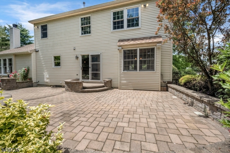 8 Glen Eagles Rd