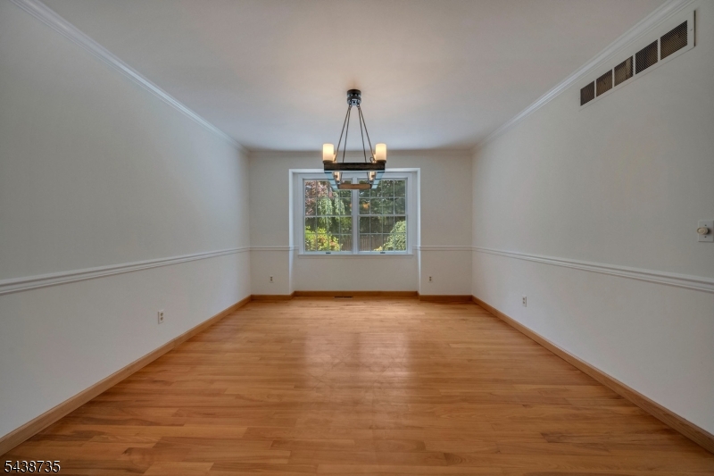 8 Glen Eagles Rd