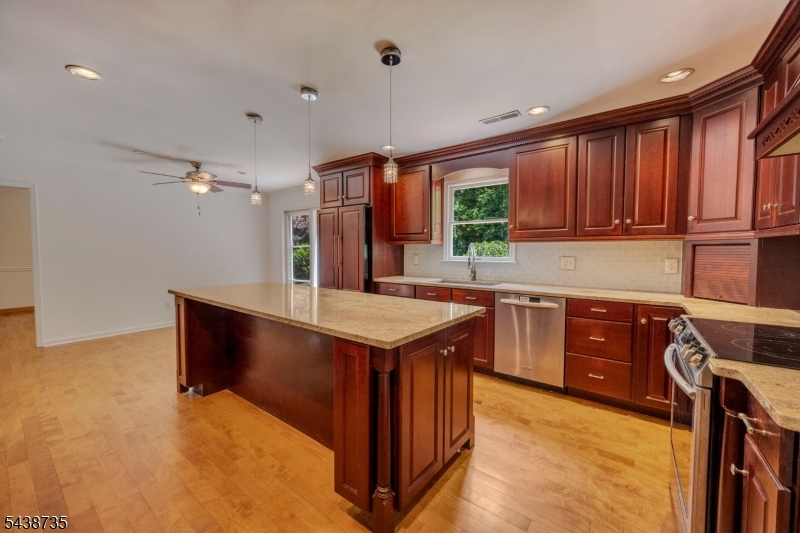 8 Glen Eagles Rd