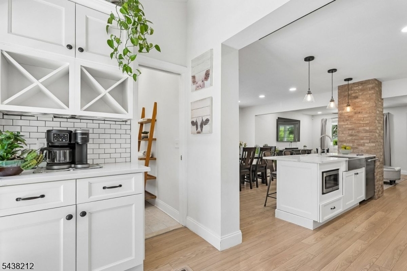 82 Vreeland Ave