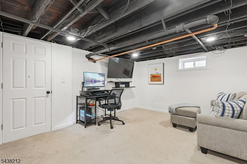 82 Vreeland Ave