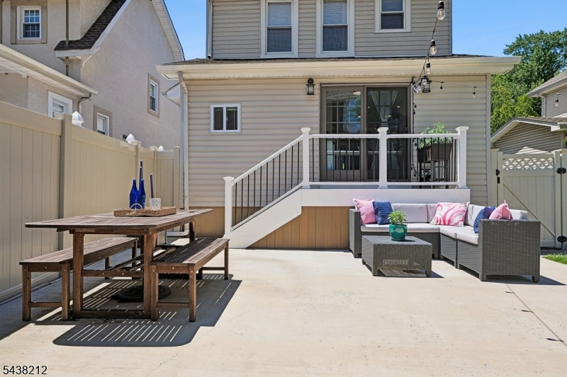 82 Vreeland Ave