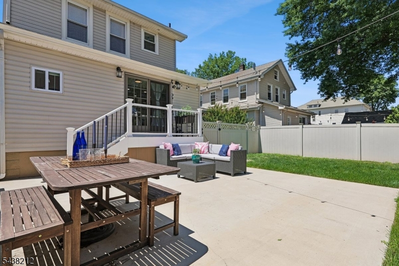 82 Vreeland Ave