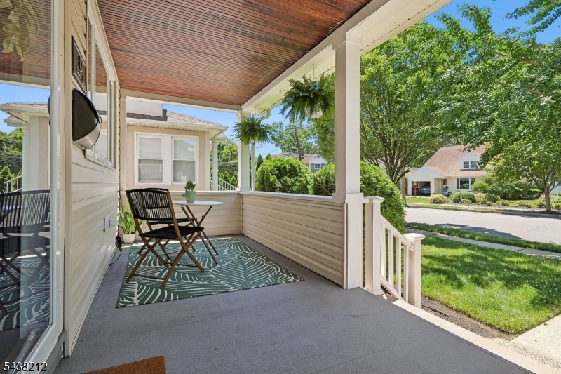 82 Vreeland Ave