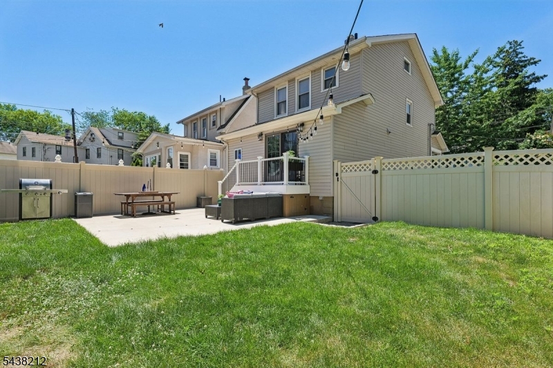82 Vreeland Ave