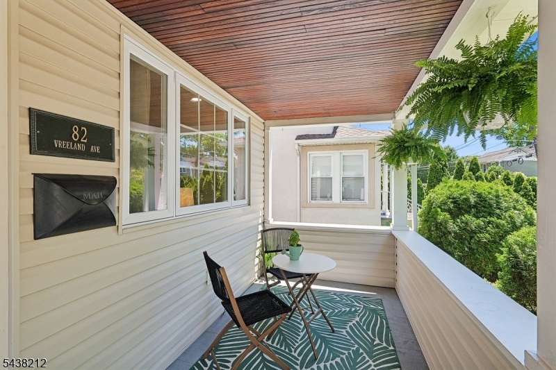 82 Vreeland Ave