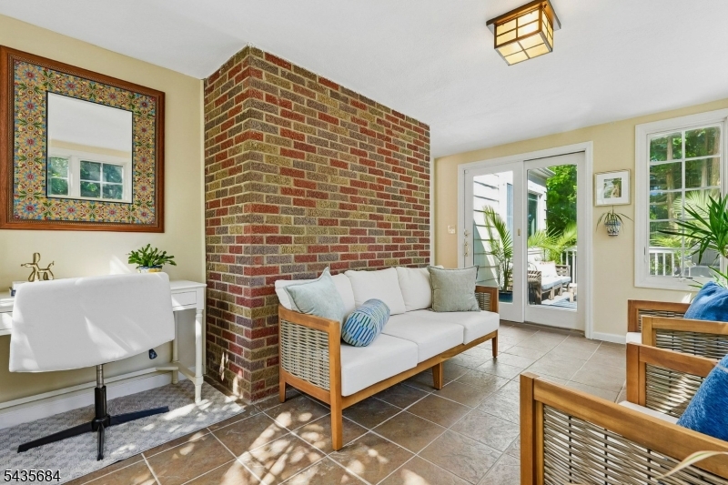 32 Undercliff Ter
