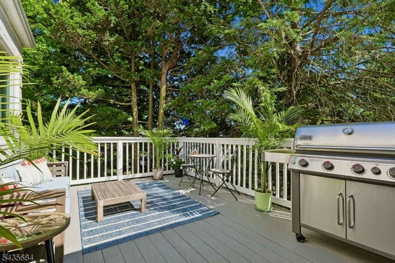 32 Undercliff Ter