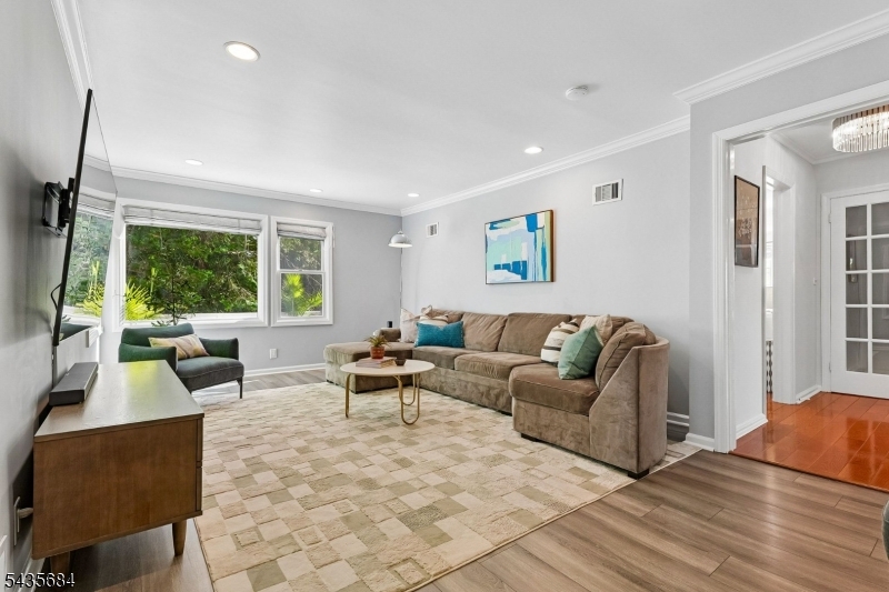 32 Undercliff Ter