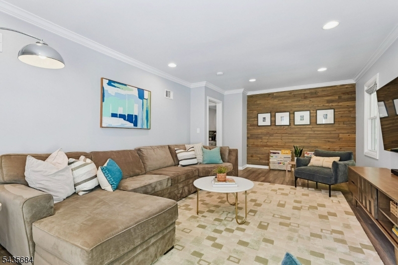 32 Undercliff Ter