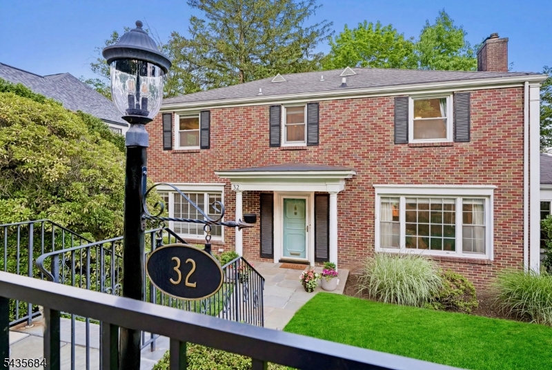 32 Undercliff Ter