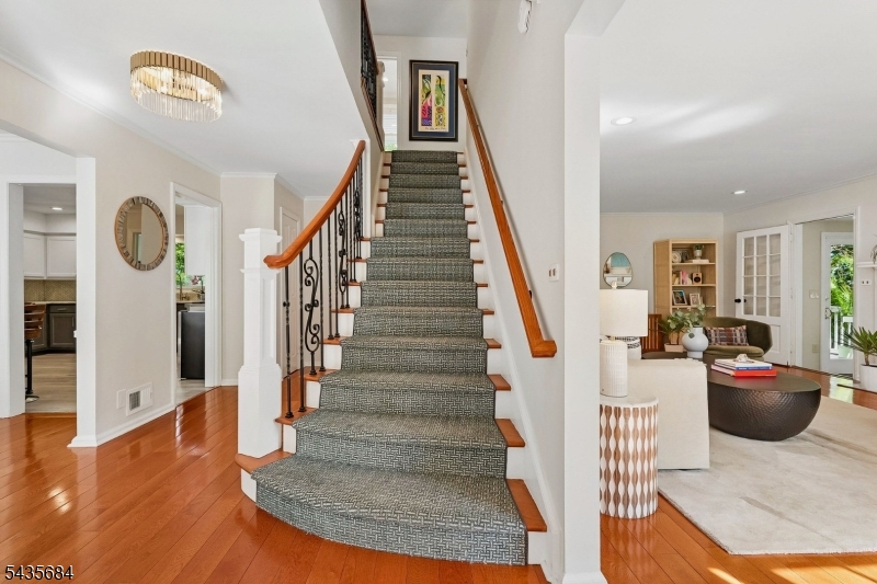 32 Undercliff Ter