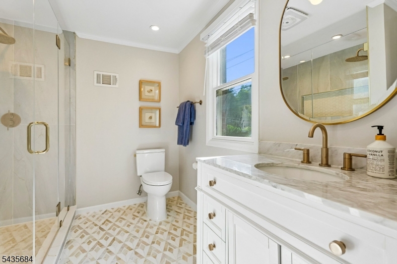 32 Undercliff Ter