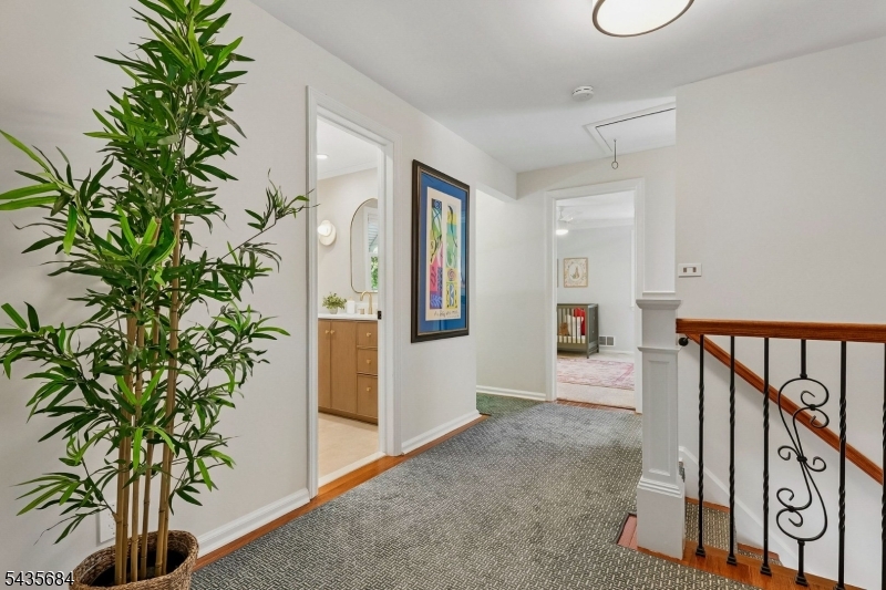 32 Undercliff Ter