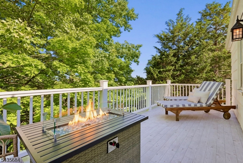 32 Undercliff Ter