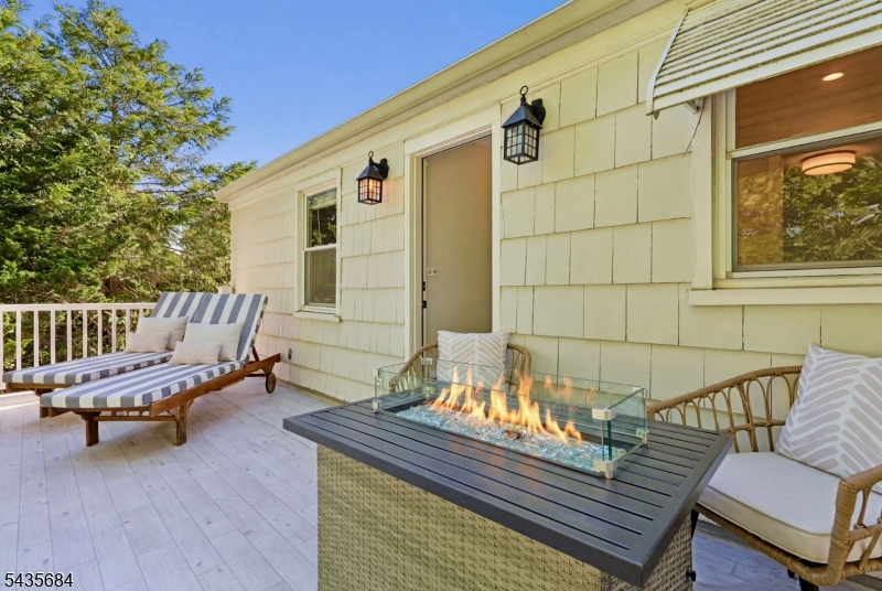 32 Undercliff Ter