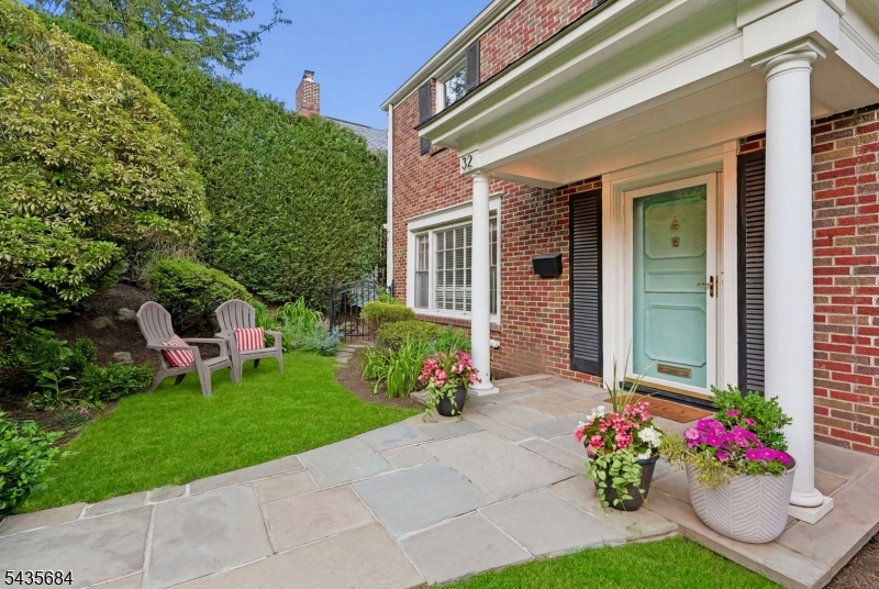 32 Undercliff Ter