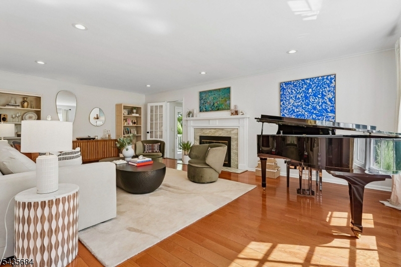 32 Undercliff Ter