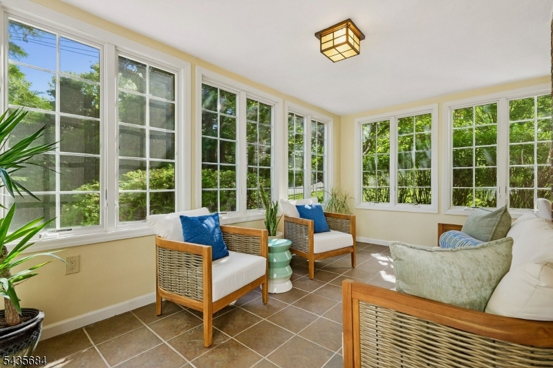 32 Undercliff Ter